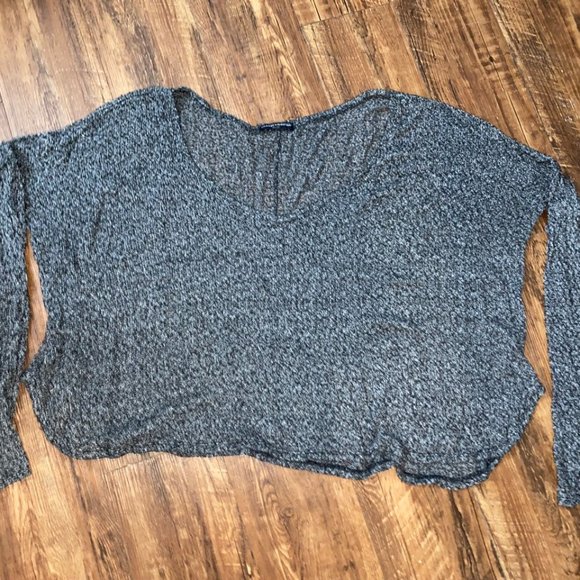 Brandy Melville Long Sleeve - Picture 2 of 2